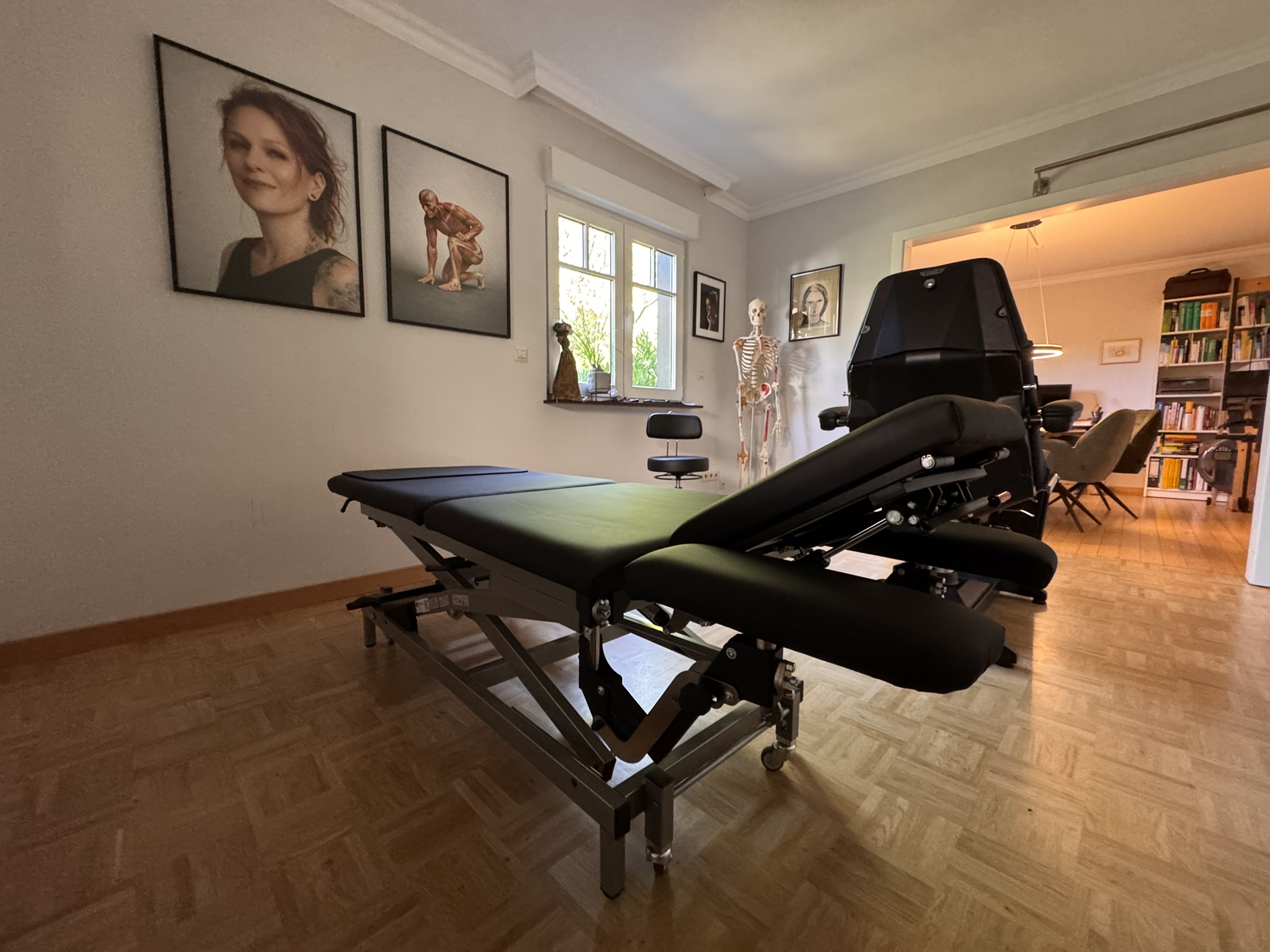 Behandlungsliege in der Privatpraxis PREVENTHETICS